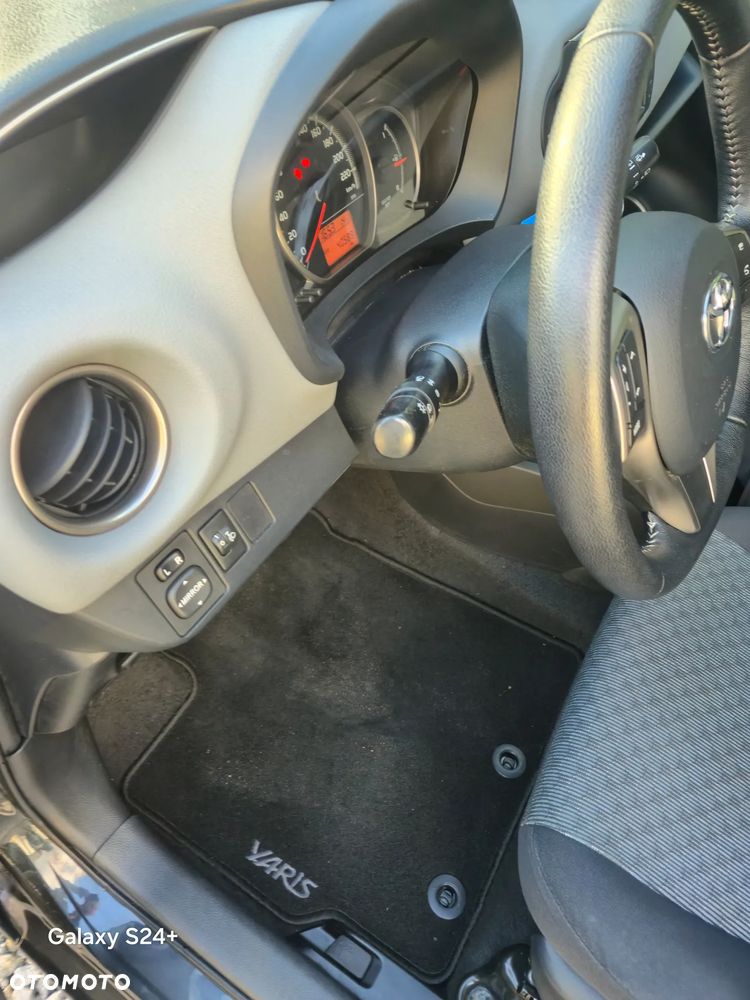 Toyota Yaris - 12