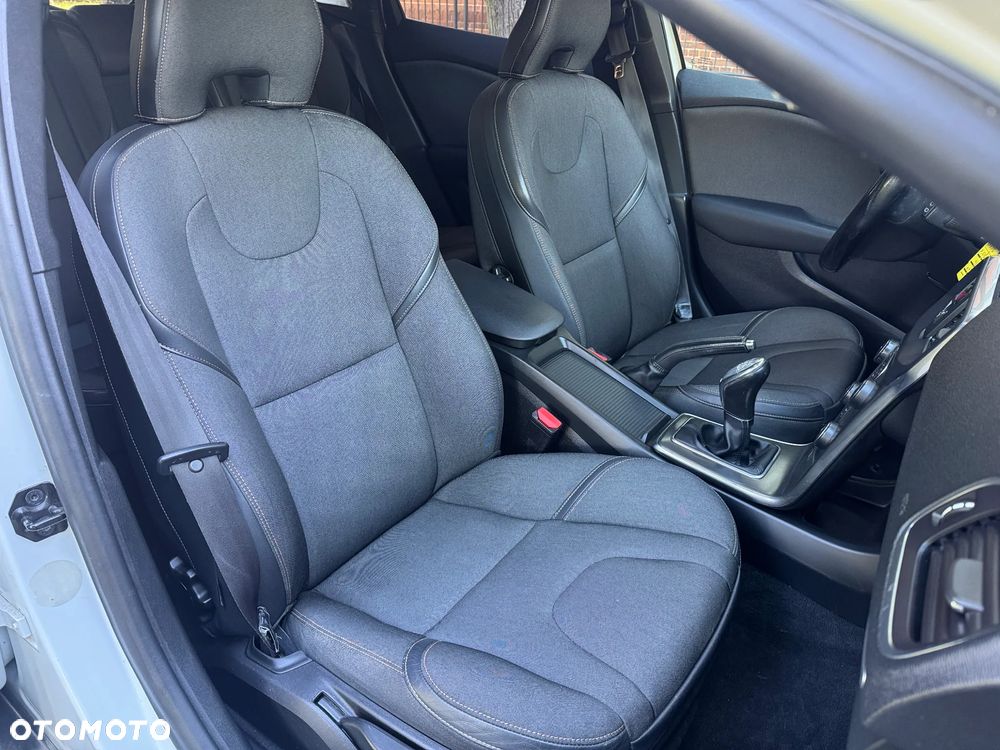 Volvo V40 D3 Drive-E Momentum - 9