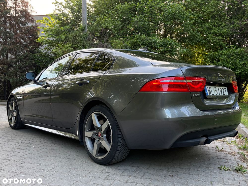 Jaguar XE 2.0 T R-Sport - 4
