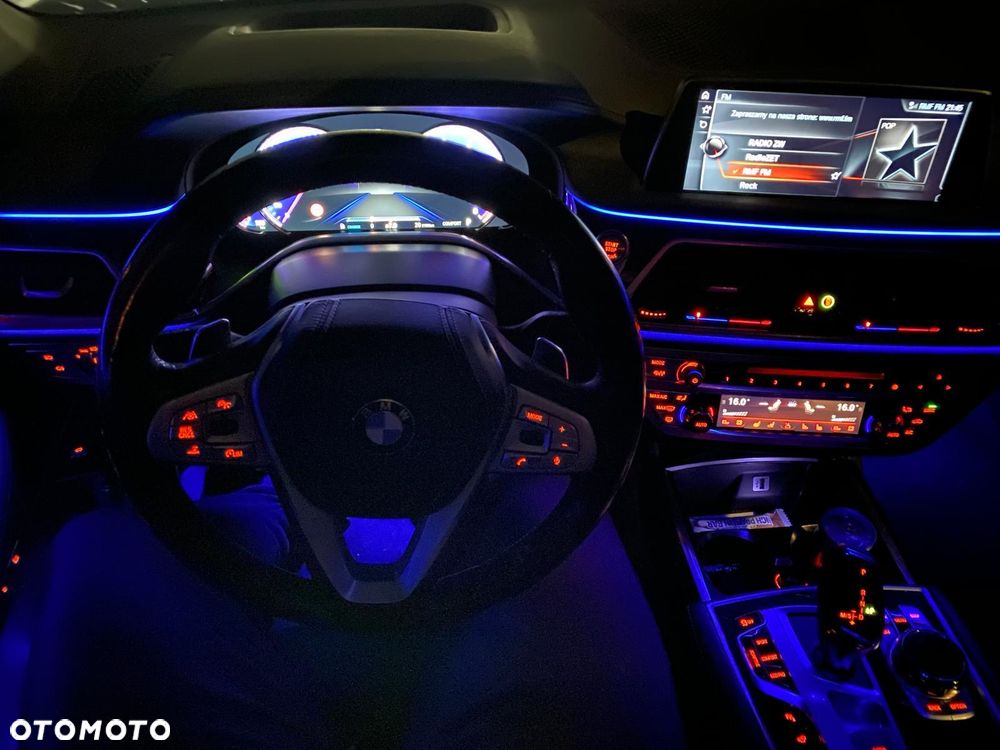 BMW Seria 7 740d xDrive - 34