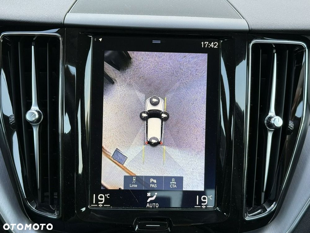 Volvo XC 60 D4 Momentum Pro - 24