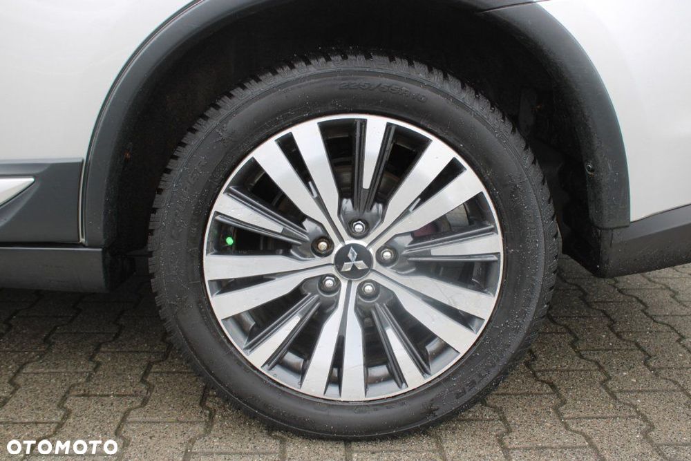 Mitsubishi Outlander - 10