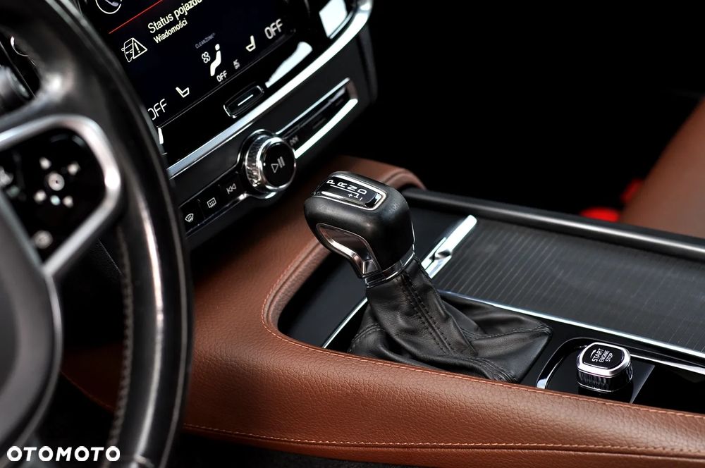 Volvo V90 D4 SCR Momentum Pro - 34