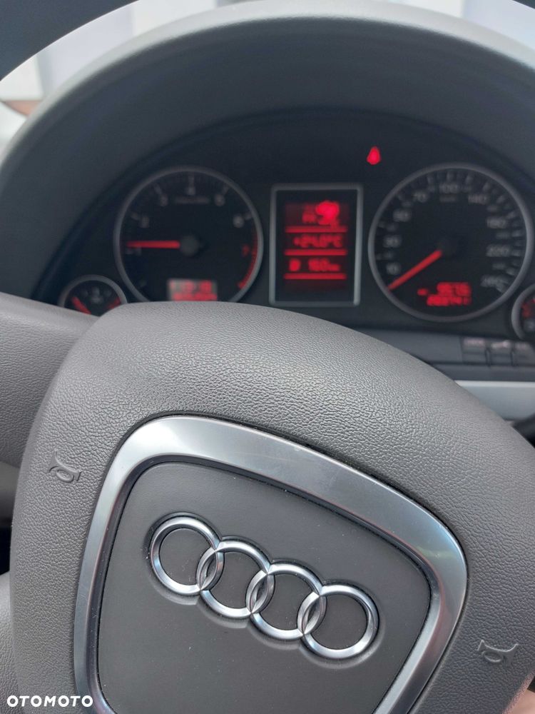 Audi A4 Limousine - 8