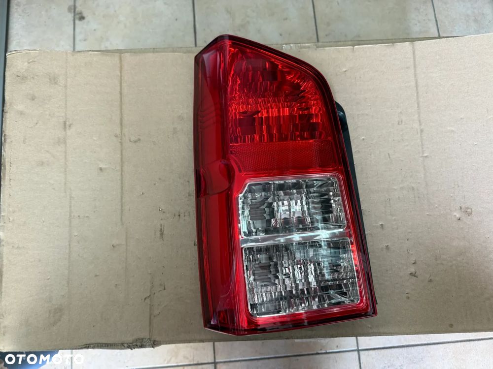 Reflektor / lampa tylna Nissan Pathfinder III - lewa strona - oryginalna - 1