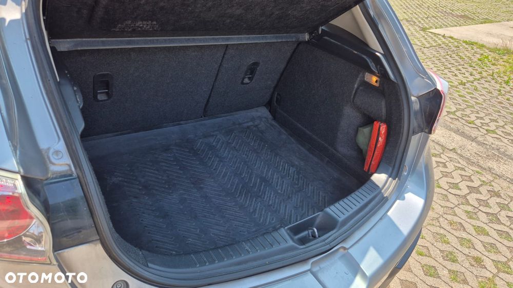 Mazda 3 1.6 Exclusive + - 15