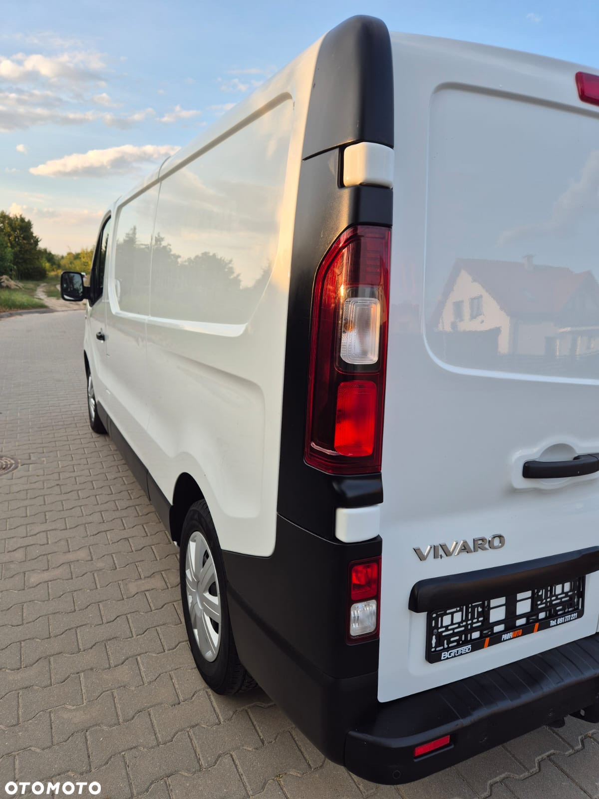 Opel Vivaro 2018r Long L2H1 150Tys km Super Stan - 6