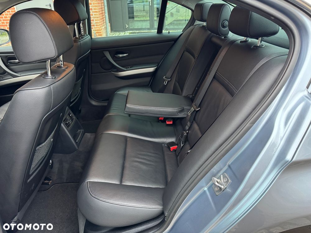 BMW Seria 3 320i Edition Sport - 6