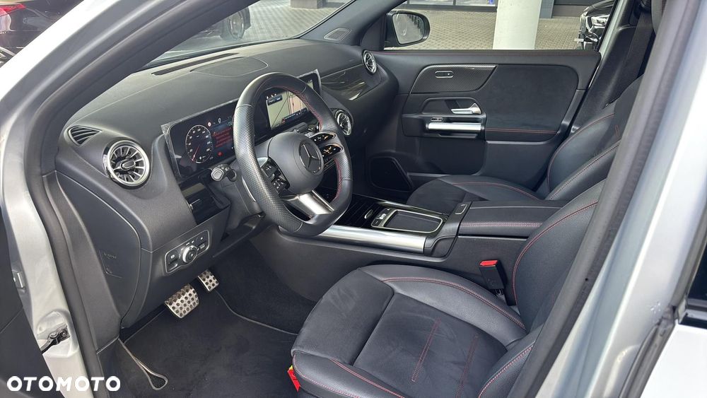 Mercedes-Benz GLA - 12