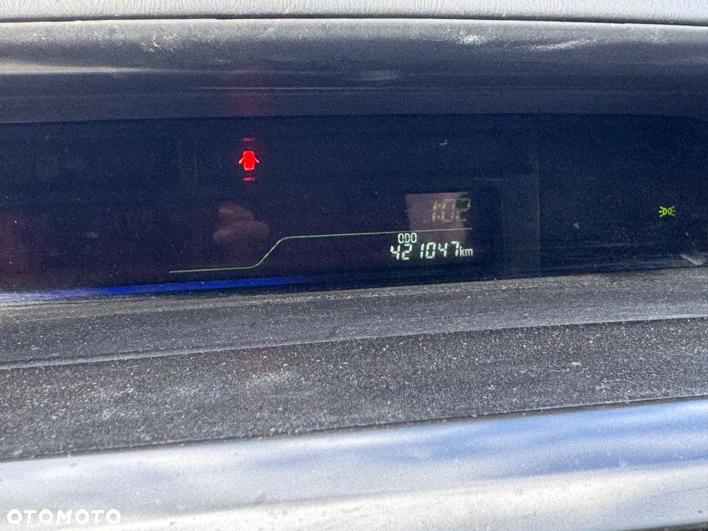 Toyota Prius+ (Hybrid) - 17