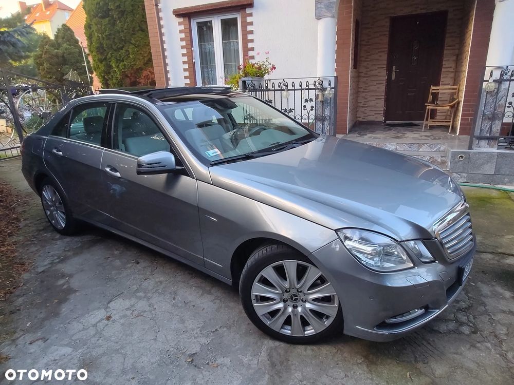 Mercedes-Benz E-Class 2010 photo 2
