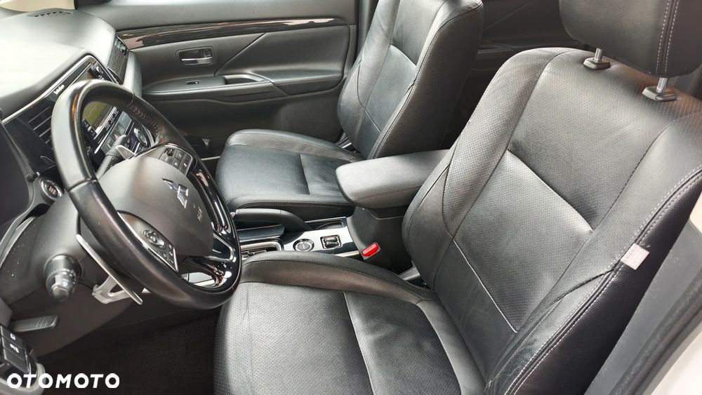 Mitsubishi Outlander 2.0 4WD CVT Diamant Edition+ - 16