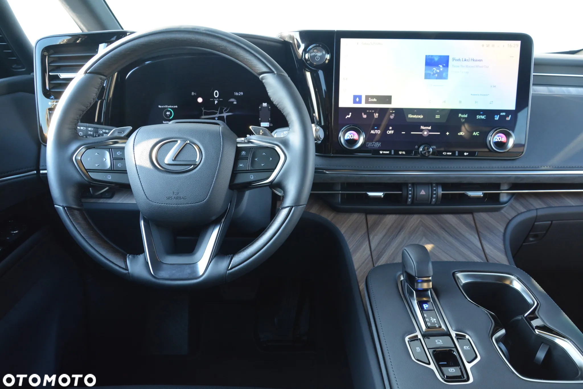 Lexus LM 350h Prestige - 10