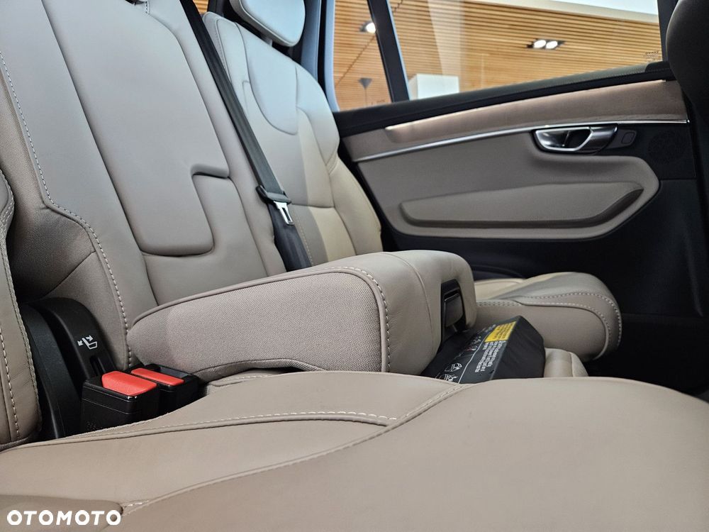 Volvo XC 90 - 31