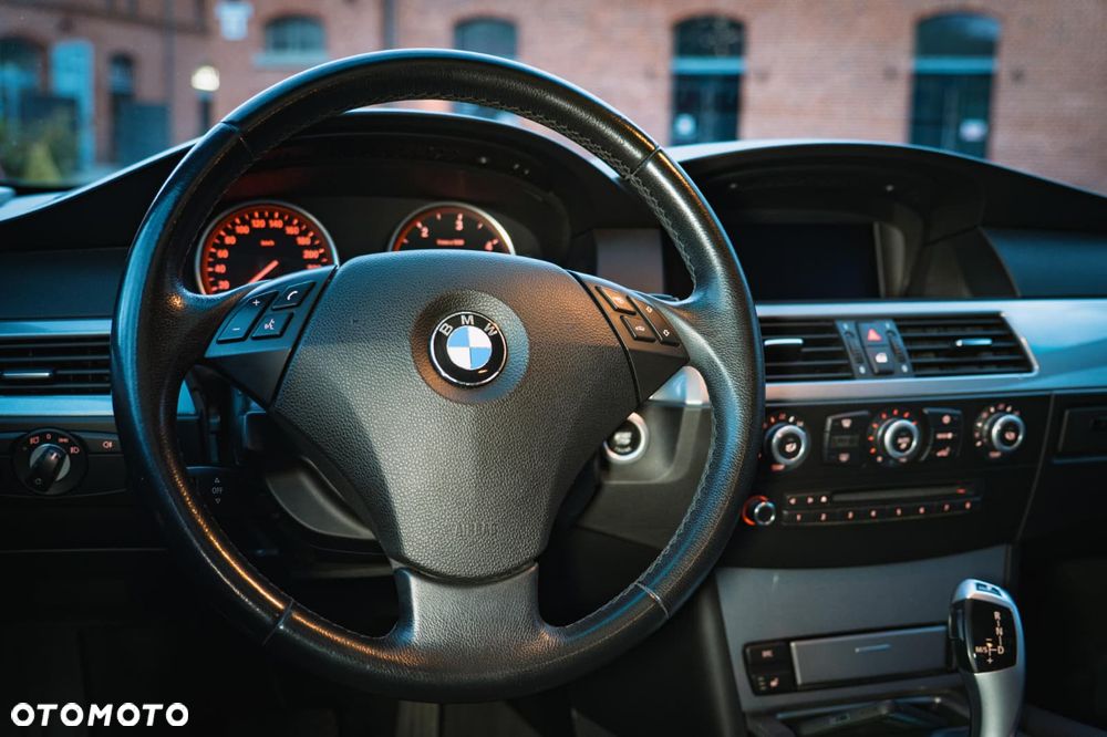 BMW Seria 5 525d - 11