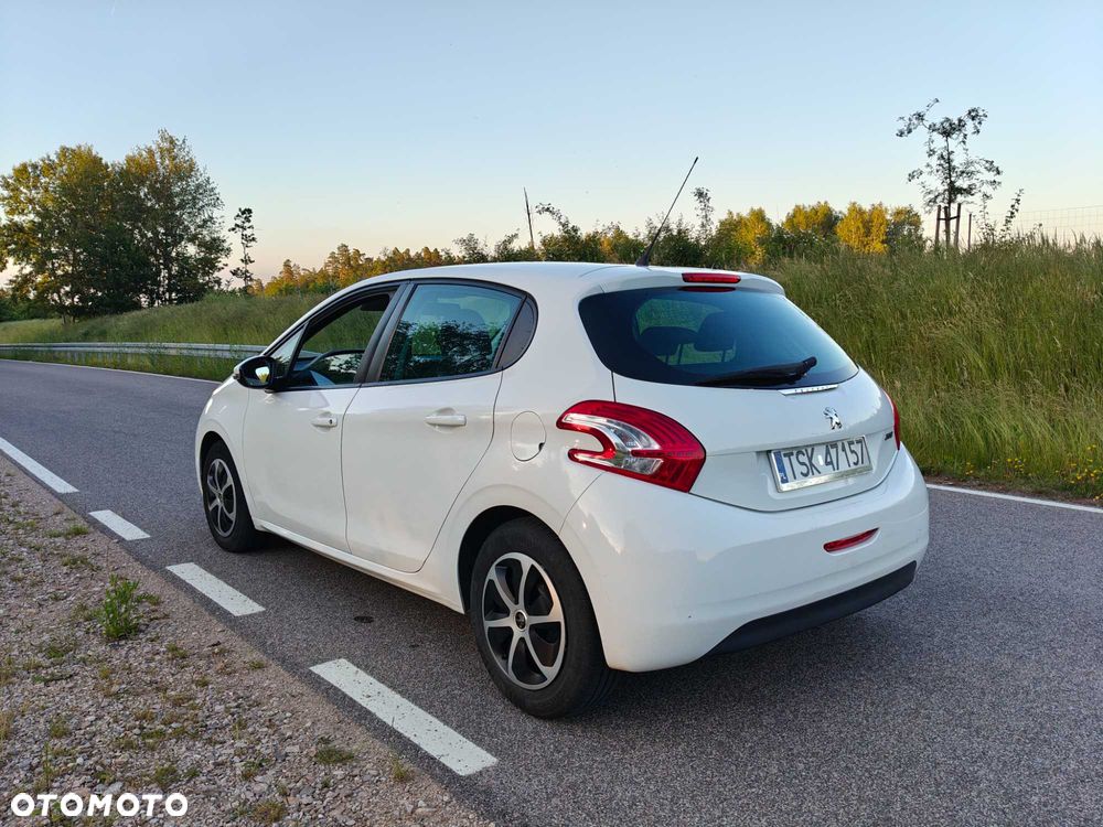 Peugeot 208 - 5