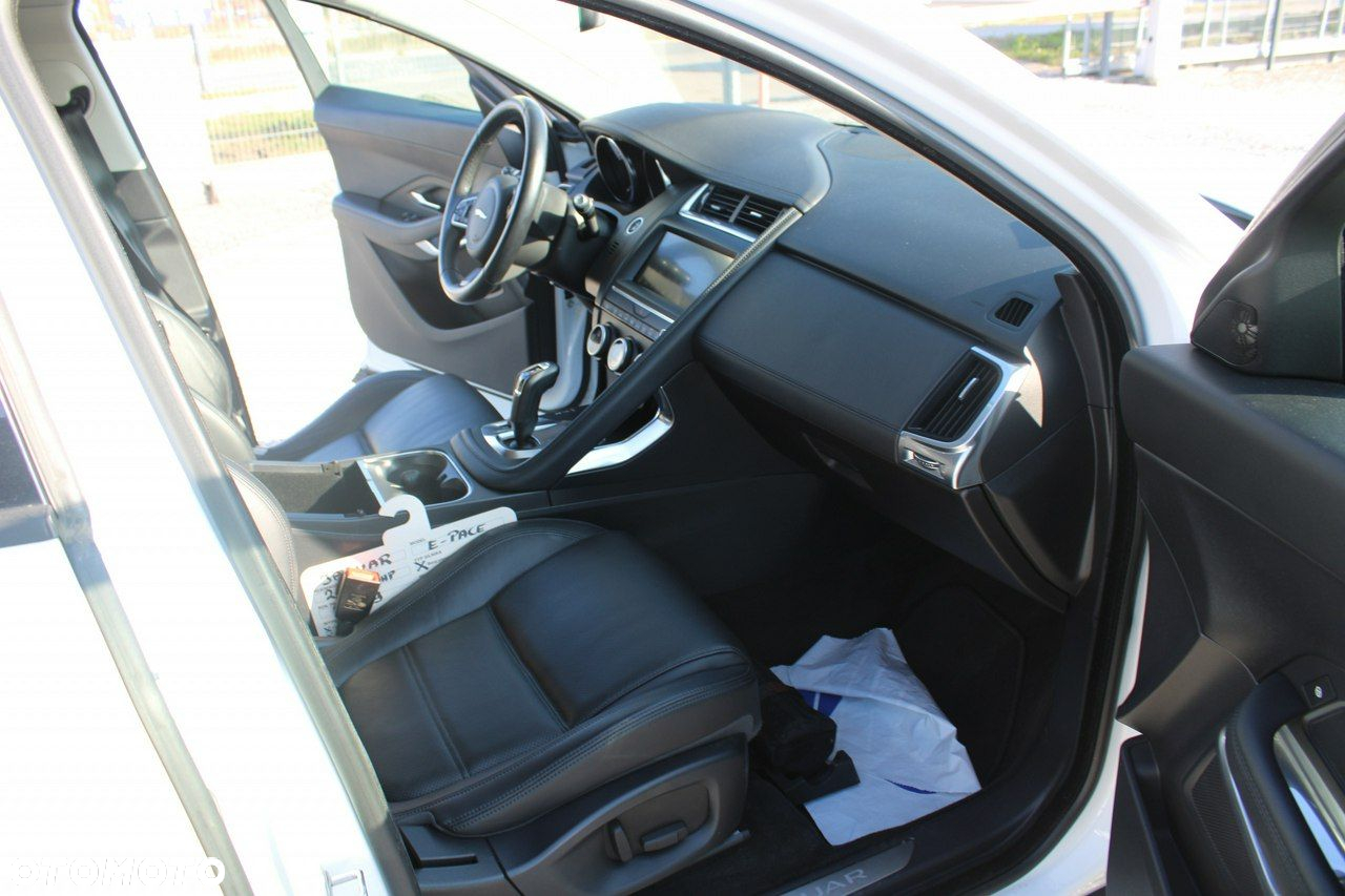 Jaguar E-Pace - 36