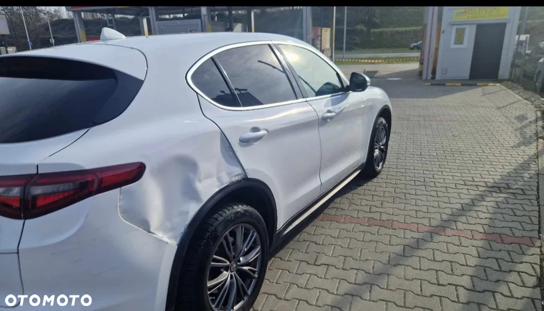 Alfa Romeo Stelvio 2.0 Turbo 16V AT8-Q4 Sprint - 3