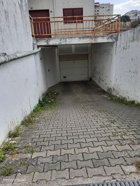 Estacionamento para mota, no centro de Setúbal - Grande imagem: 4/4