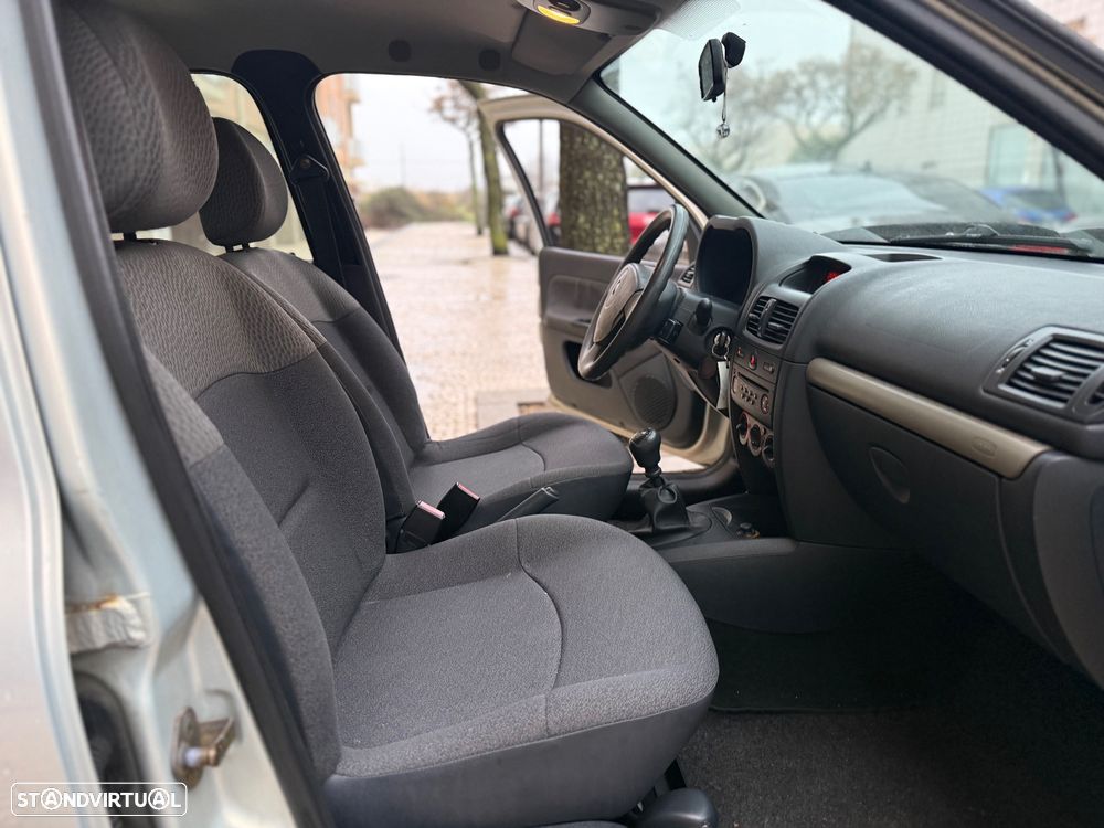 Renault Clio 1.2 16V Confort - 14