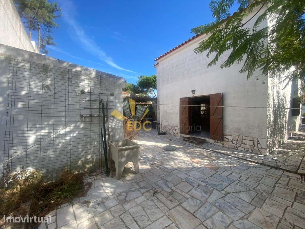 Moradia T3 para Remodelar na Aroeira | Lote de 322,33 m² | Garagem,... - Grande imagem: 5/33