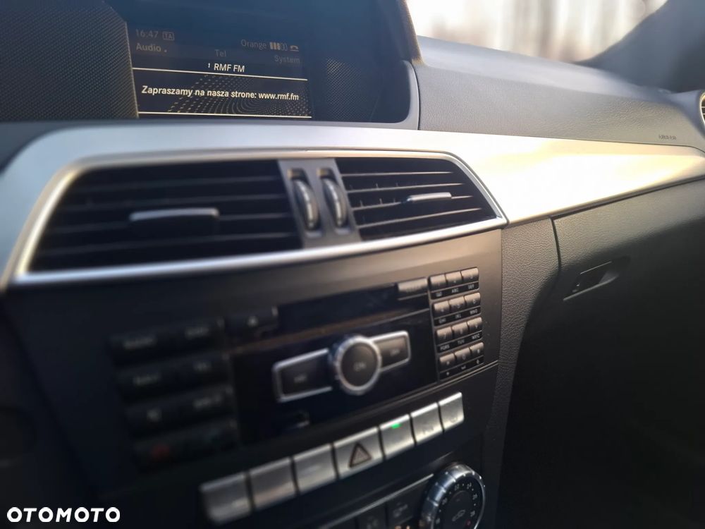 Mercedes-Benz Klasa C 180 CGI BlueEff - 8