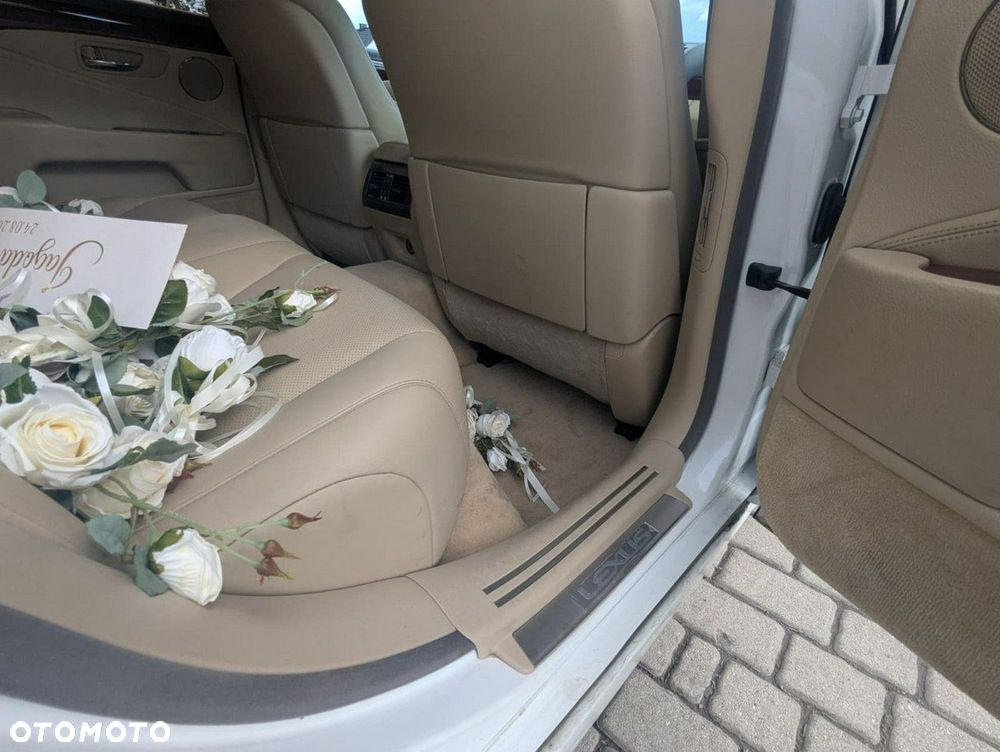 Lexus LS 460 AWD - 25