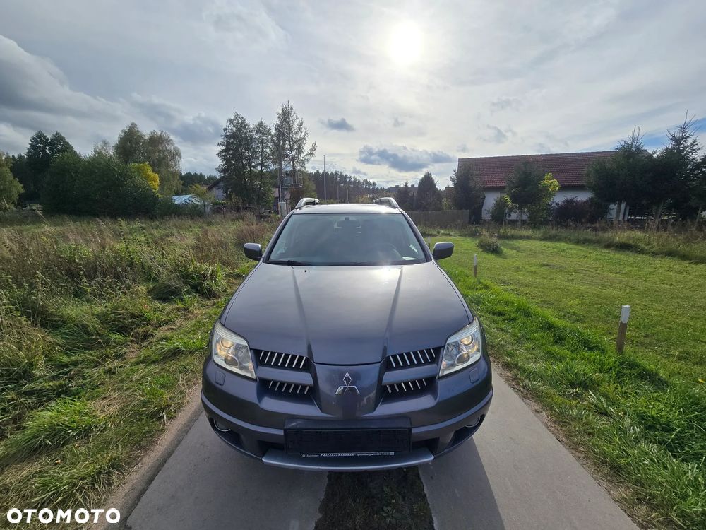 Mitsubishi Outlander - 3