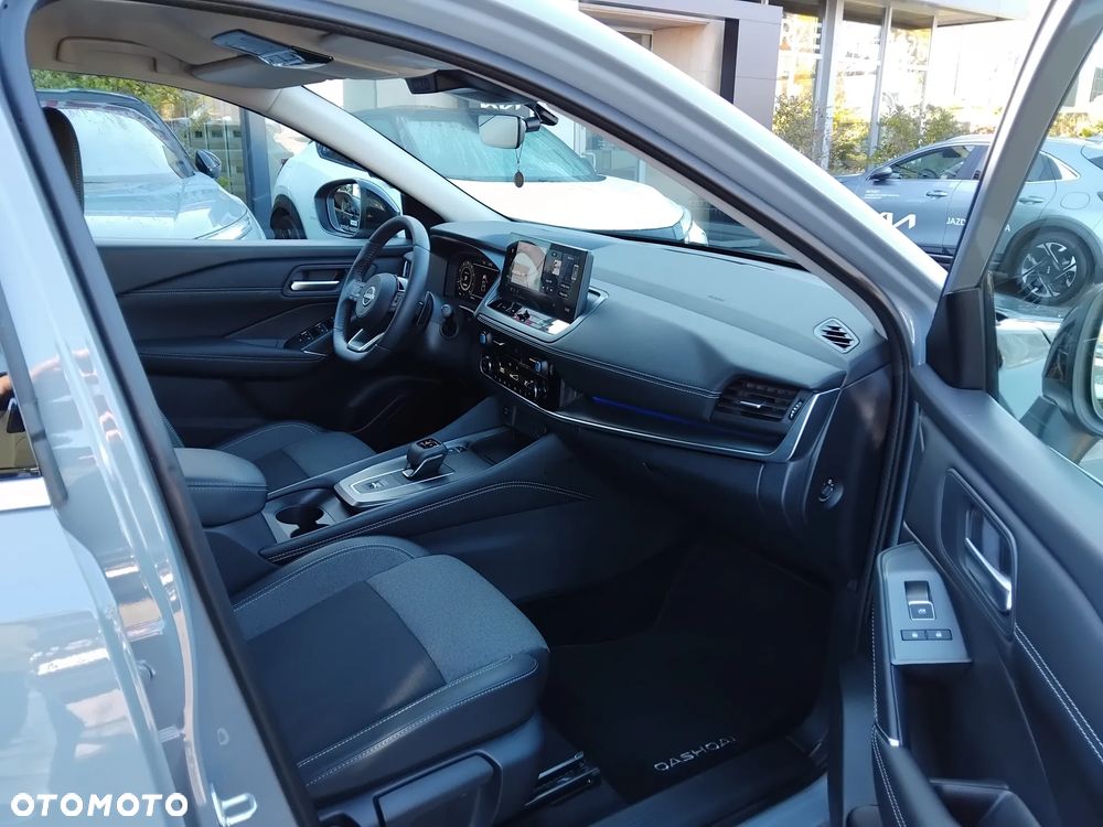 Nissan Qashqai 1.3 DIG-T mHEV N-Connecta Xtronic - 24