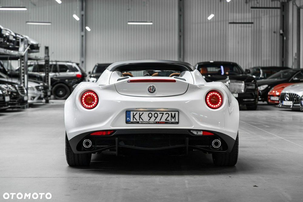 Alfa Romeo 4C - 9