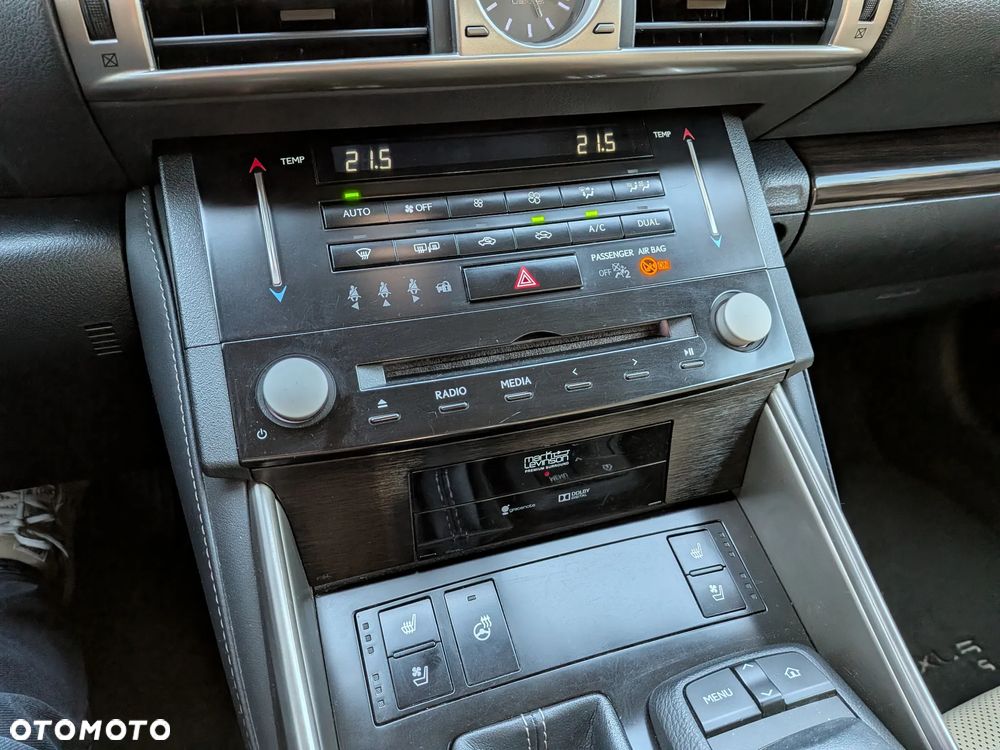 Lexus IS 300h Prestige - 26