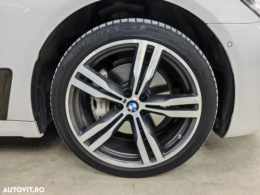 BMW Seria 7 740d xDrive - 39