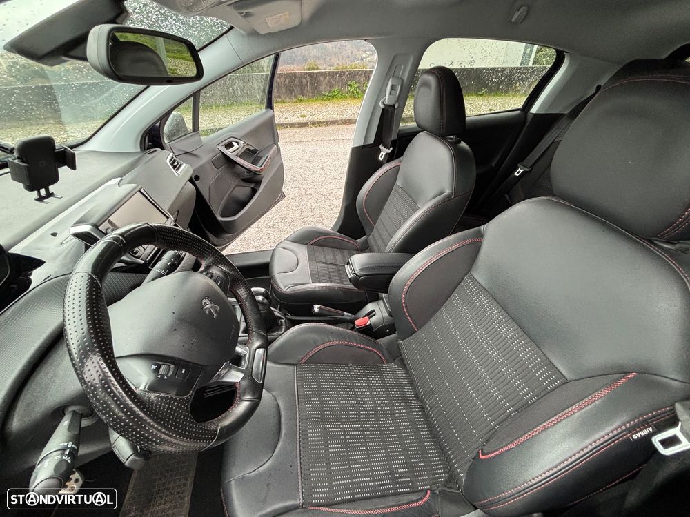 Peugeot 208 1.2 PureTech GT Line - 18