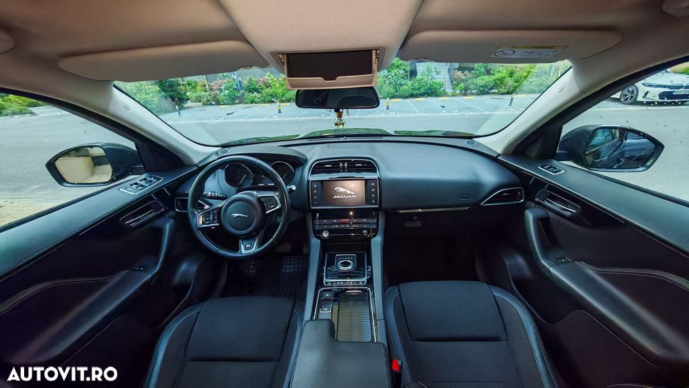 Jaguar F-Pace 25d AWD R-Sport - 34