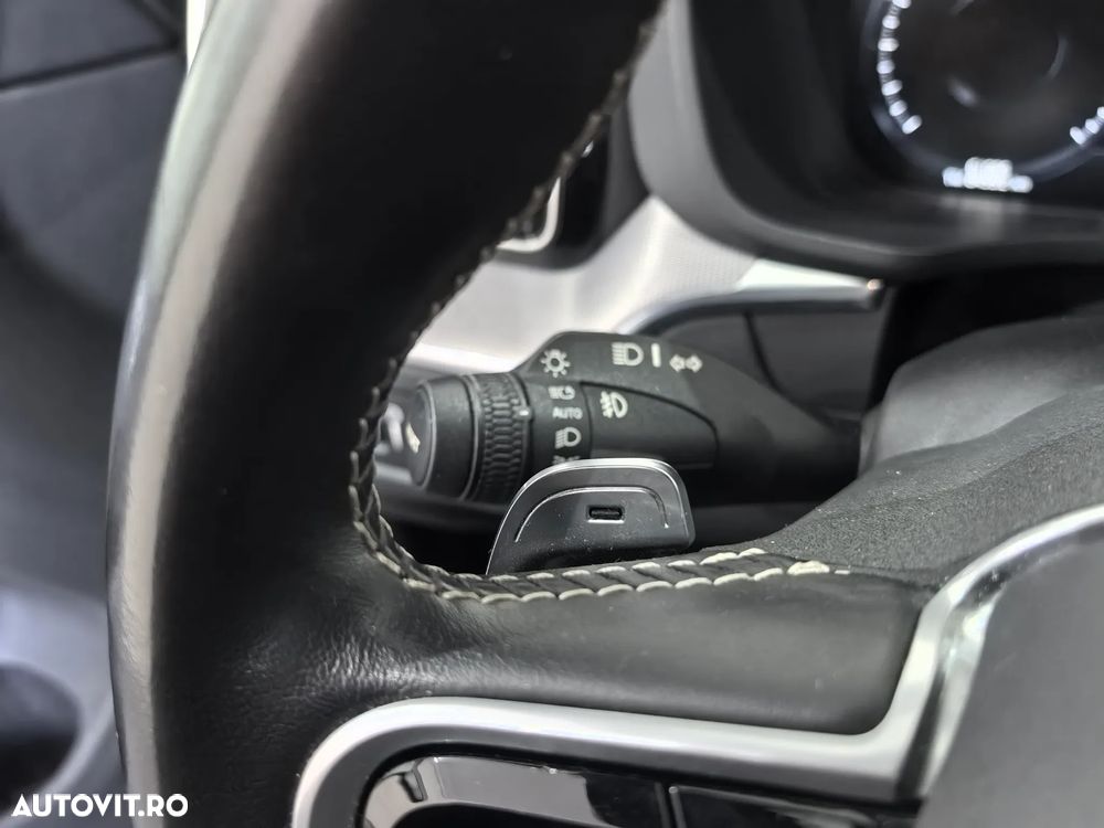 Volvo XC 60 B4 MHEV R-Design - 17