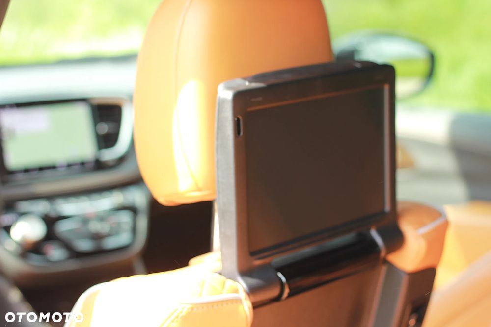 Chrysler Pacifica - 23