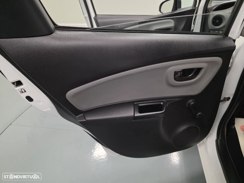 Toyota Yaris 1.4 D-4D ACtive+AC - 29