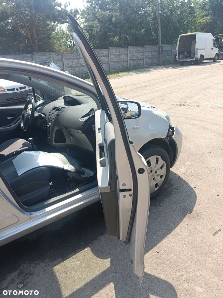 TOYOTA YARIS II 05-11 LIFT 2009 r. 1E7 5D HB drzwi prawy przód PP srebrne * - 10