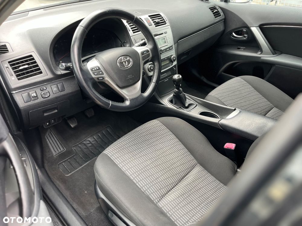 Toyota Avensis 1.6 Comfort - 17