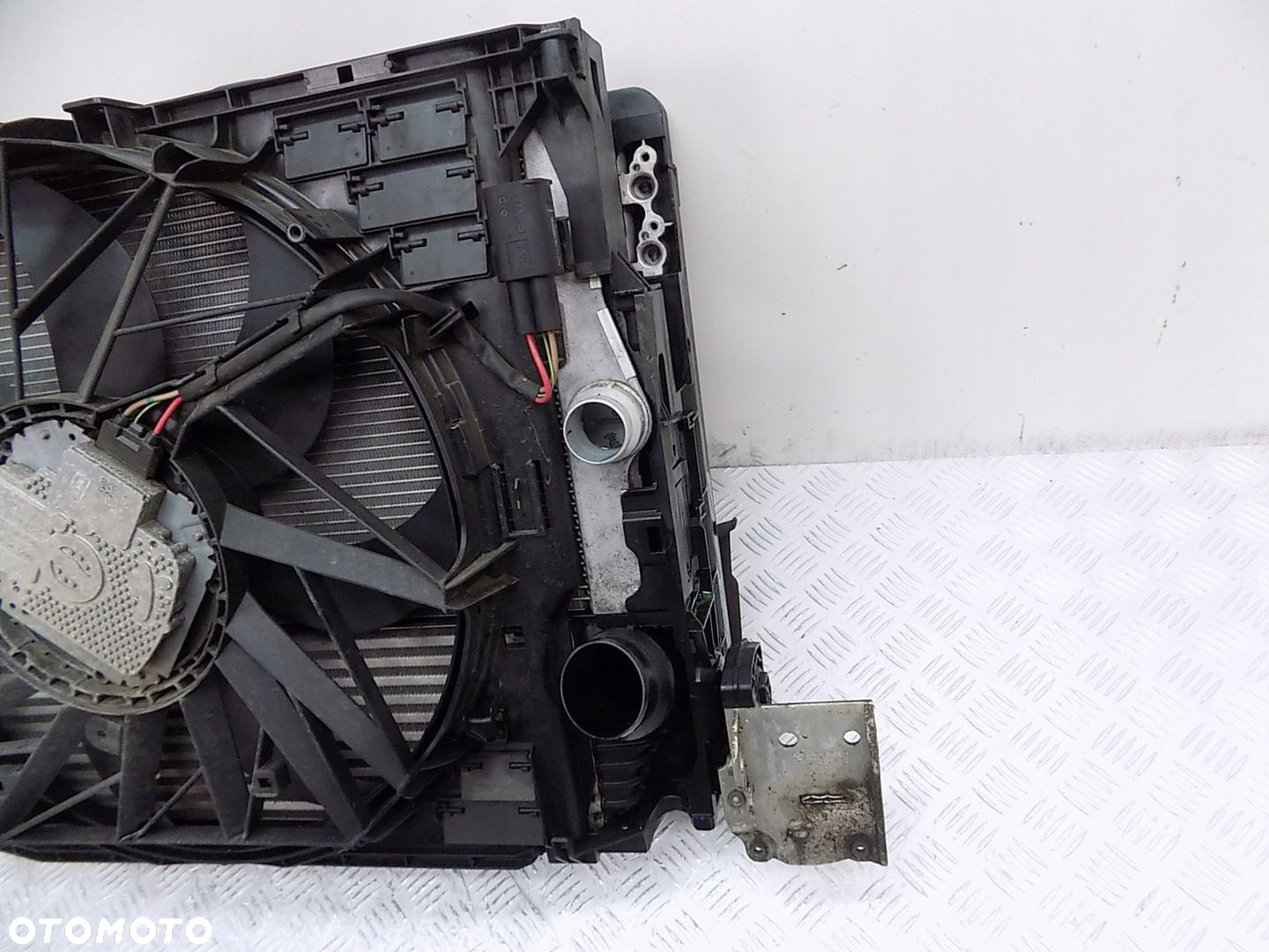 CHŁODNICE Komplet Wentylator - BMW 5 F10 F11 520d 2.0d N47 - 6