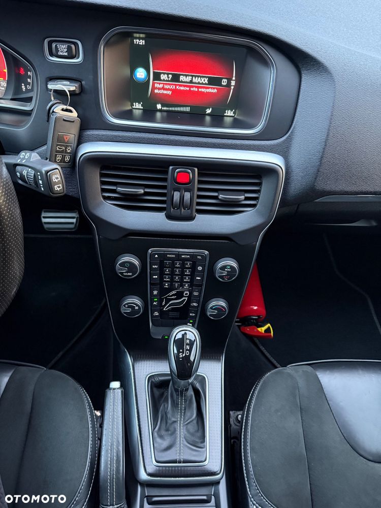 Volvo V40 D3 Geartronic RDesign - 22