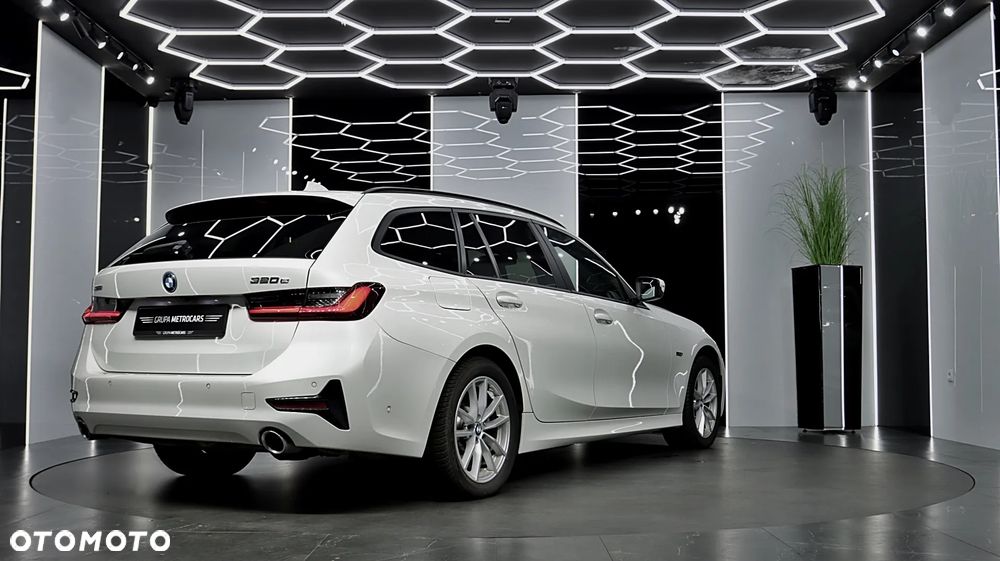 BMW Seria 3 320e PHEV M Sport - 11