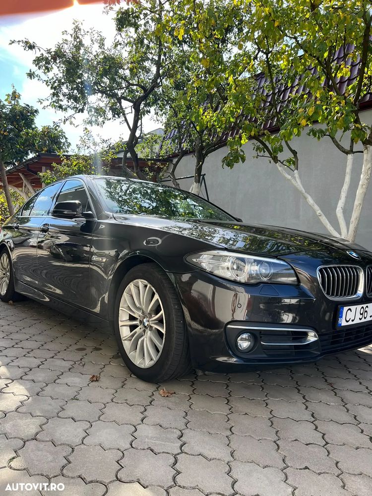 BMW Seria 5 520d Aut. Luxury Line - 2