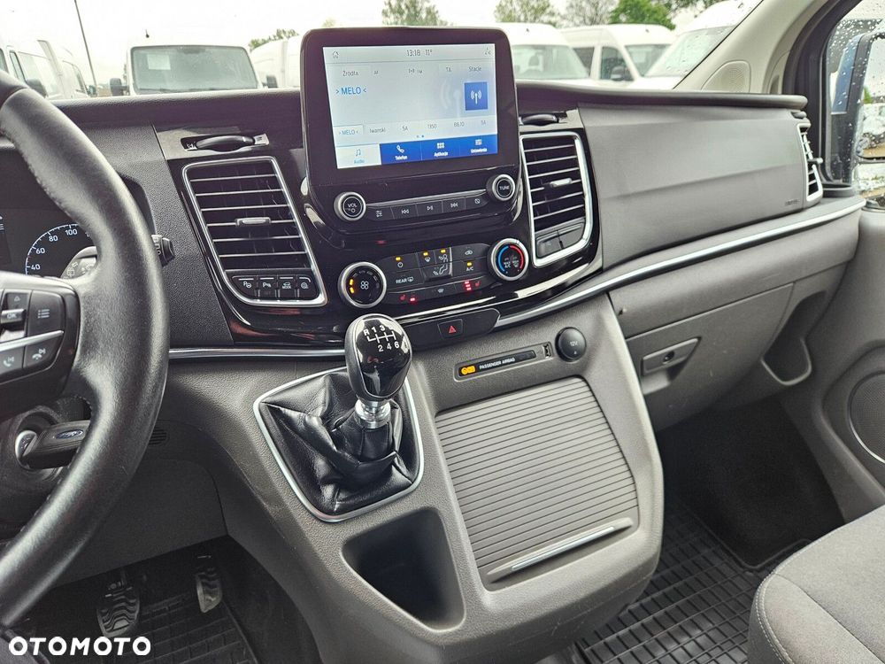 Ford Tourneo Custom - 30