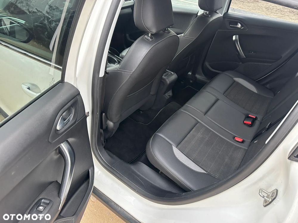 Peugeot 2008 PureTech 110 GPF EAT6 Black Edition - 18