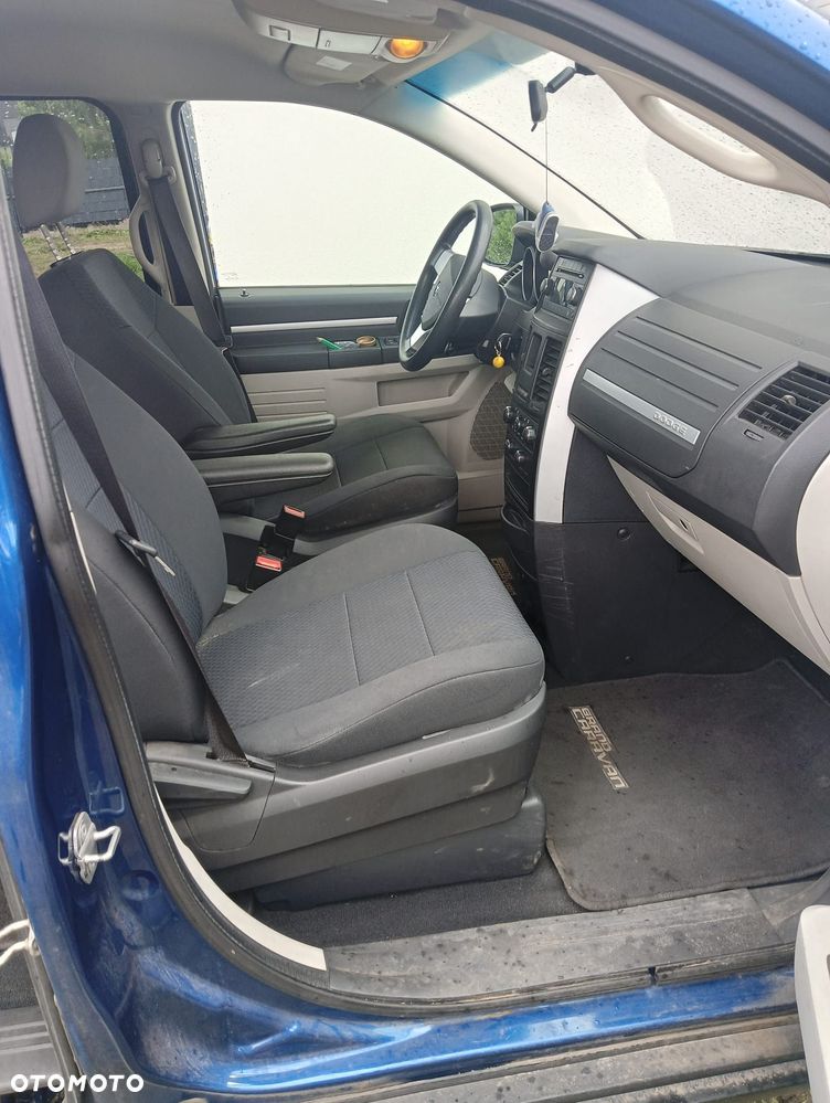 Dodge Grand Caravan - 8