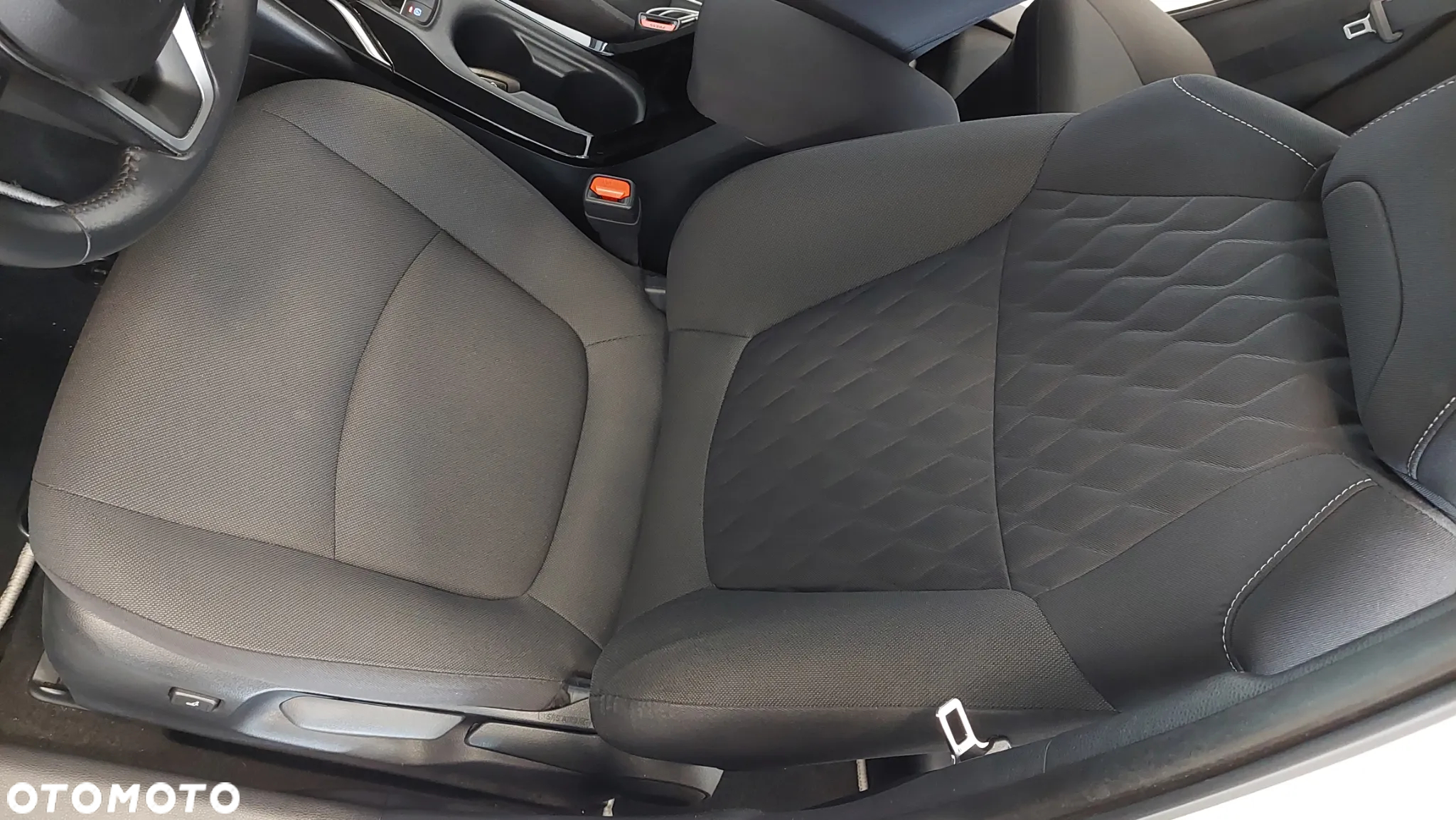 Toyota Corolla 1.8 Hybrid Comfort - 29