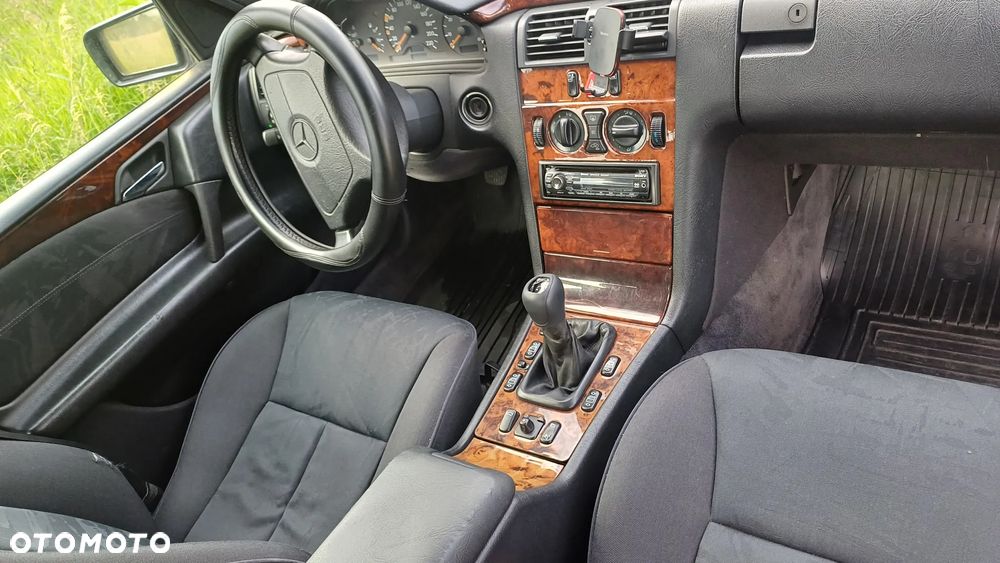Mercedes-Benz Klasa E 220 D Elegance - 10
