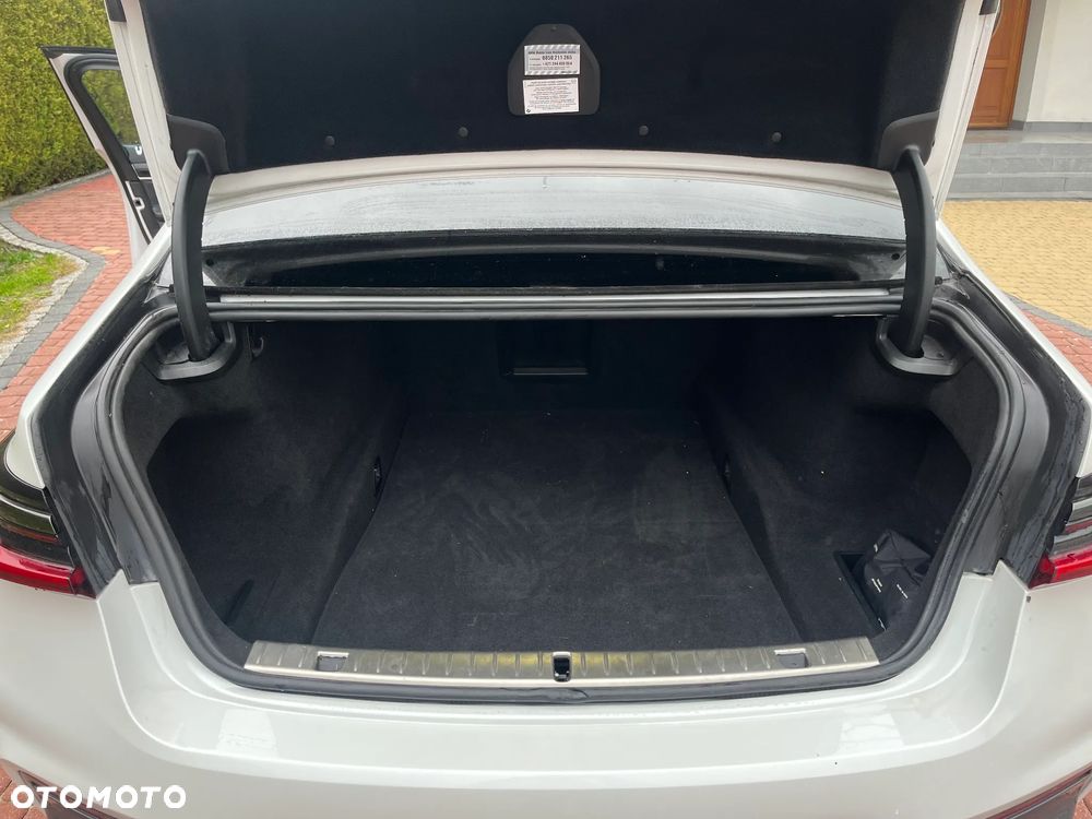 BMW Seria 7 740d xDrive - 23