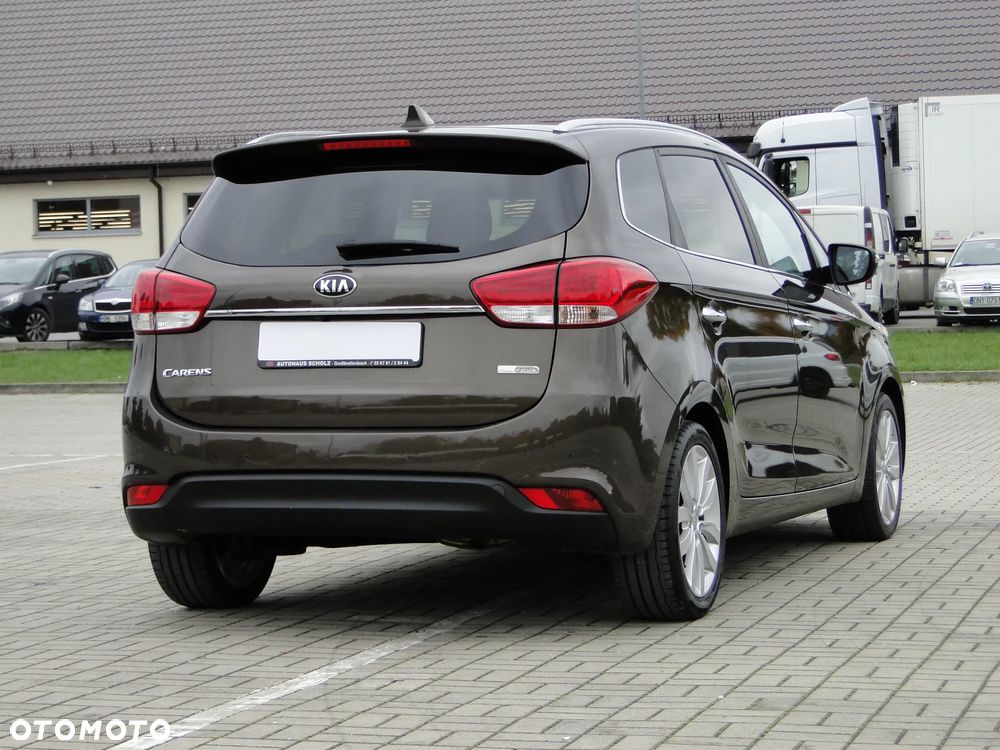 Kia Carens - 10